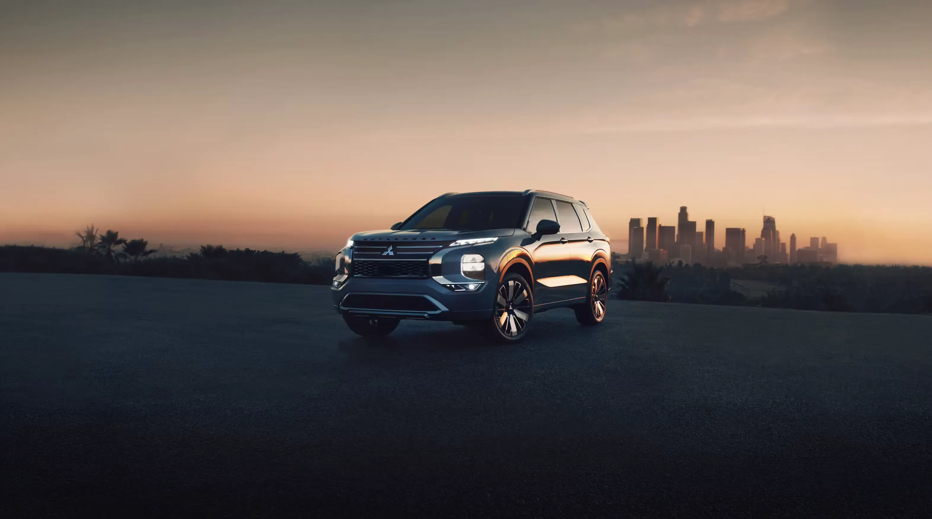 Mitsubishi Outlander at sunset