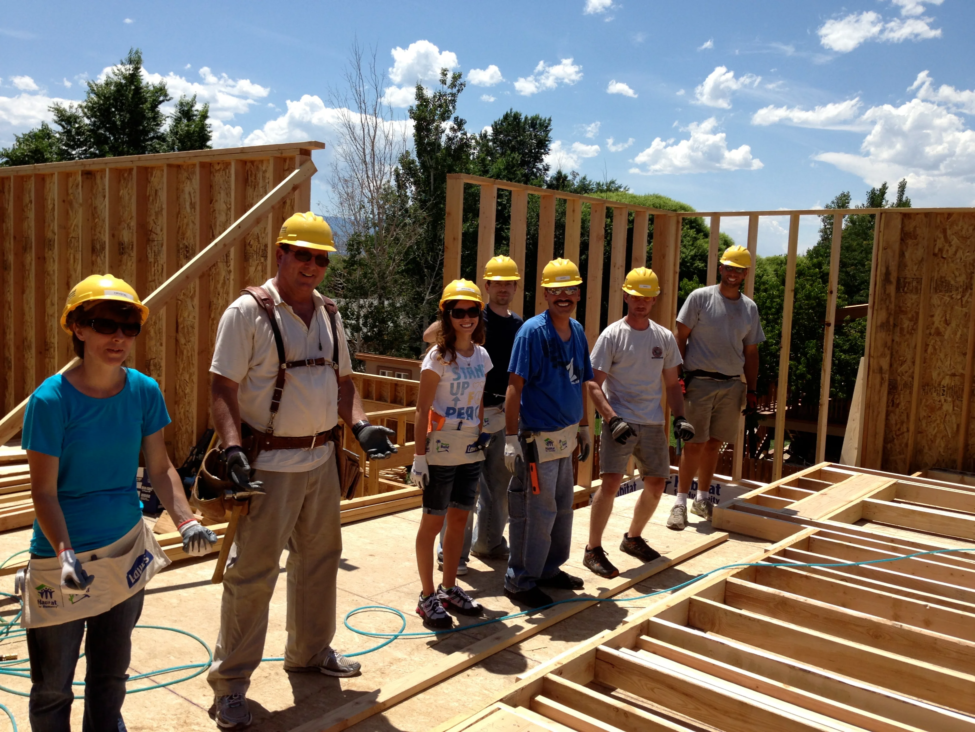 habitiat for humanity volunteers 3