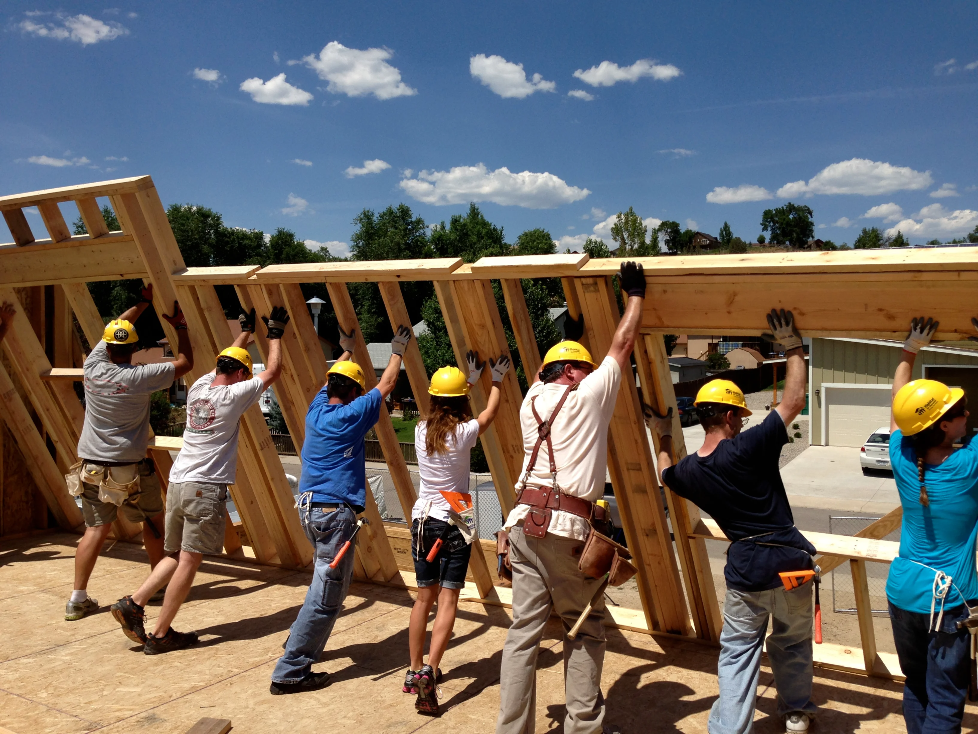 habitiat for humanity volunteers 4