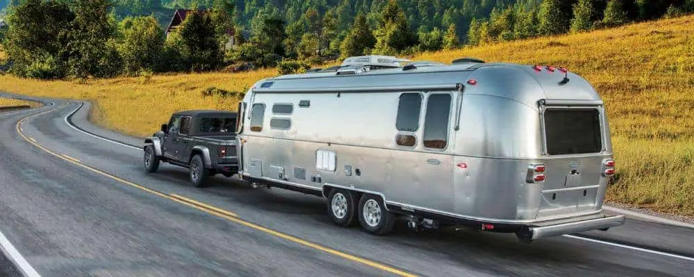 Jeep Gladiator towing camper