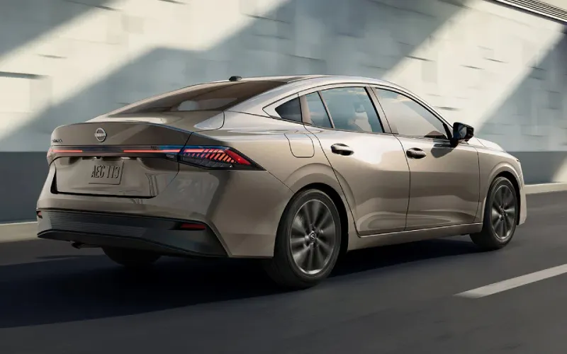 2027NissanSentra-exterior-02