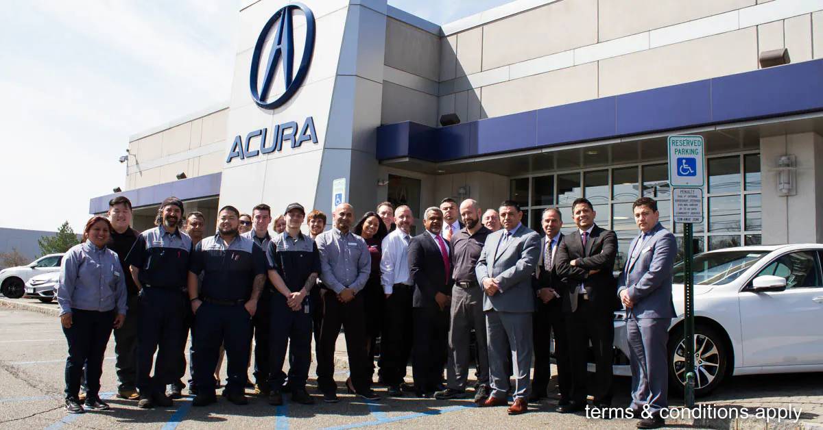 Personal de Acura de Wayne listo para atender en español