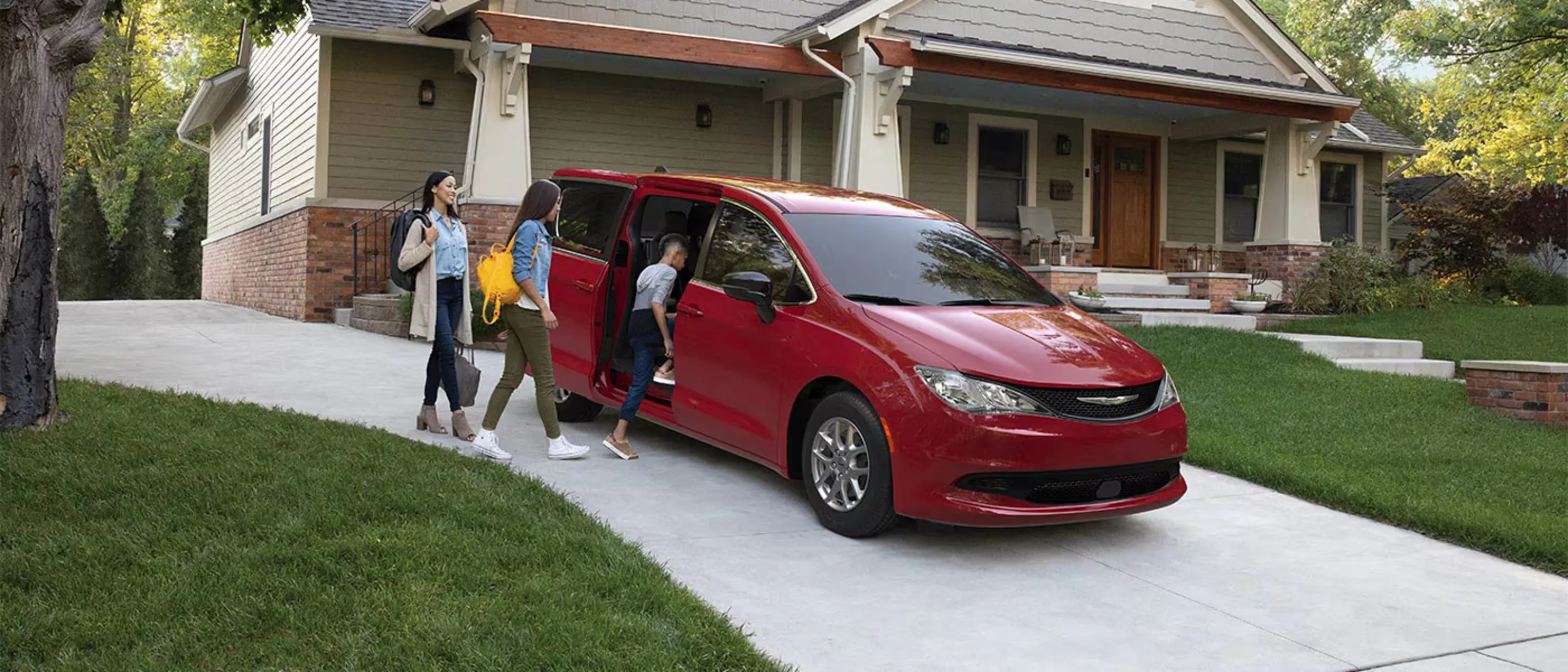 kids getting into a Chrysler Voyager