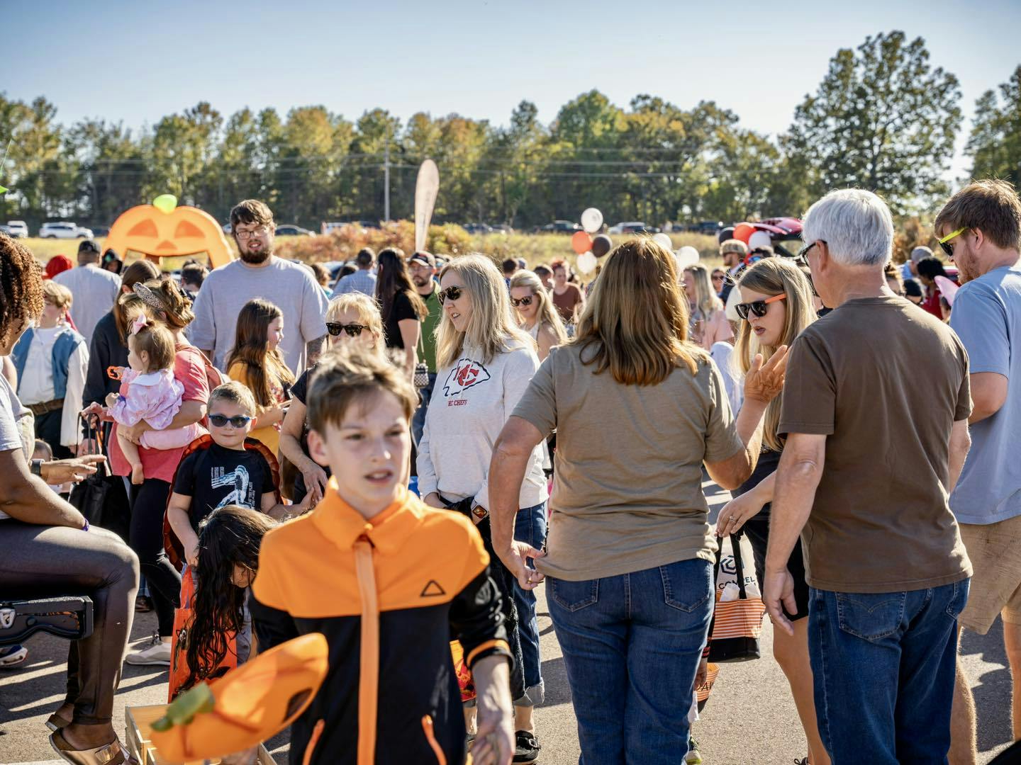 TrunkofTreat1 a lot full of trick or treaters