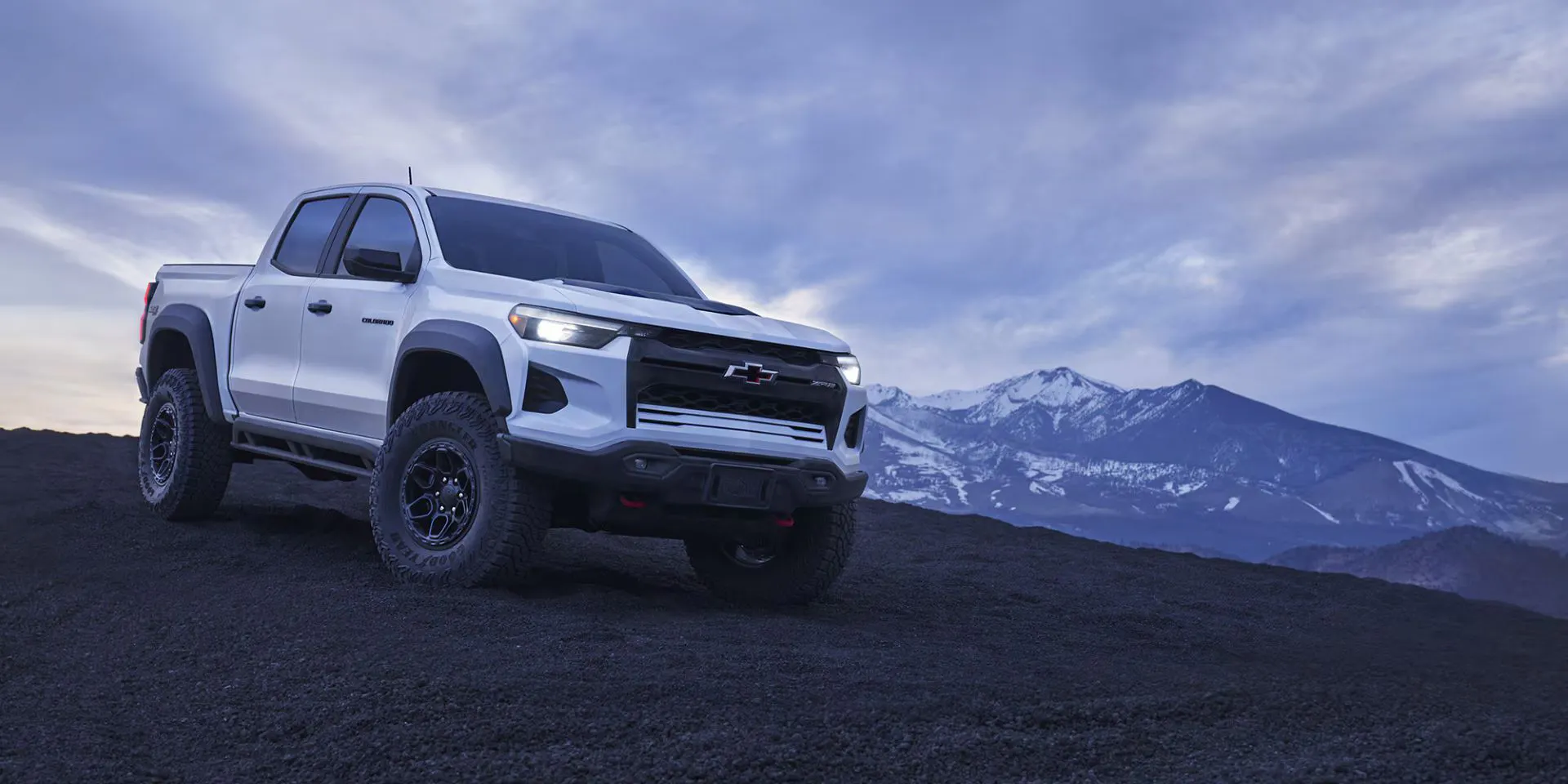 2025-colorado-gal-ext-23 A white colorado sitting off-road.