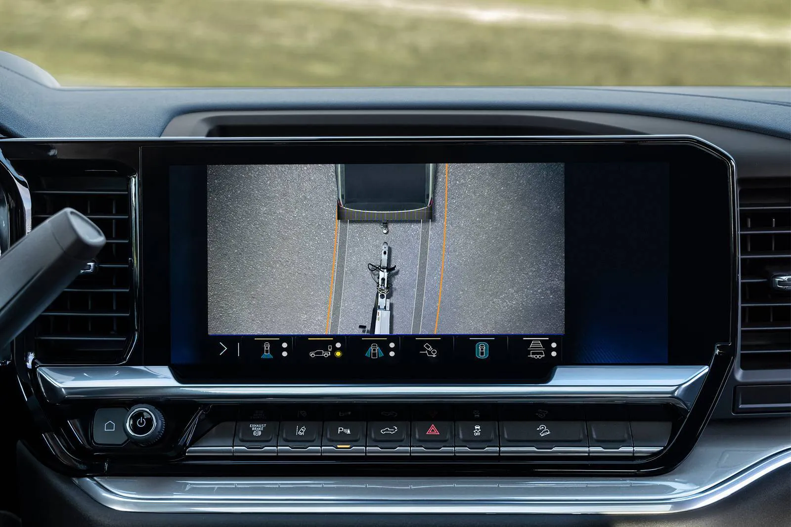 a view of the trailering mode on the infotainment system in the 2026 chevy silverado hd